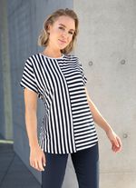 Pfiffiges Shirt mit Streifen-Dessin 