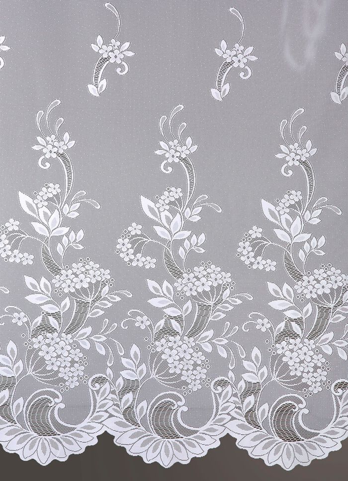 Langvorhang mit Automatikfaltenband 1:3 und gebogtem Abschluss 