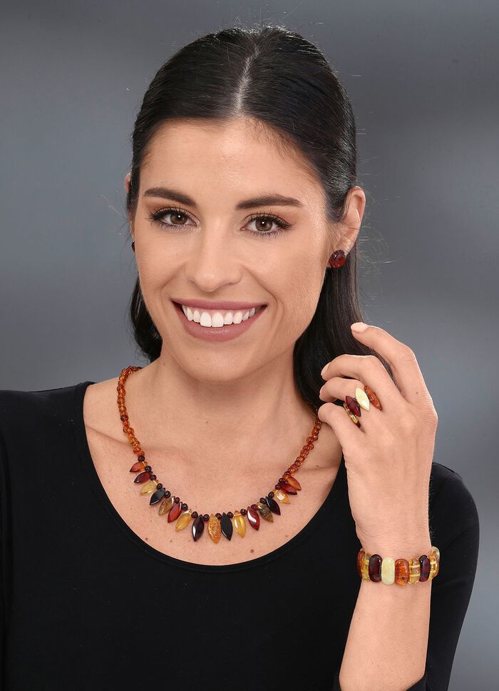 Unikate: Ohrstecker mit echtem, cognacfarbenem Bernstein 