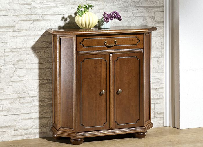 Kommode, 2-türig mit detailreichen Schnitzereien NUSSBAUM