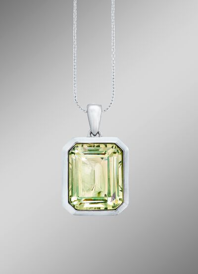 Effektvoller Anh&auml;nger mit echt gr&uuml;nem Amethyst 