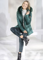 Hose mit angesagter Reptildessinerung 