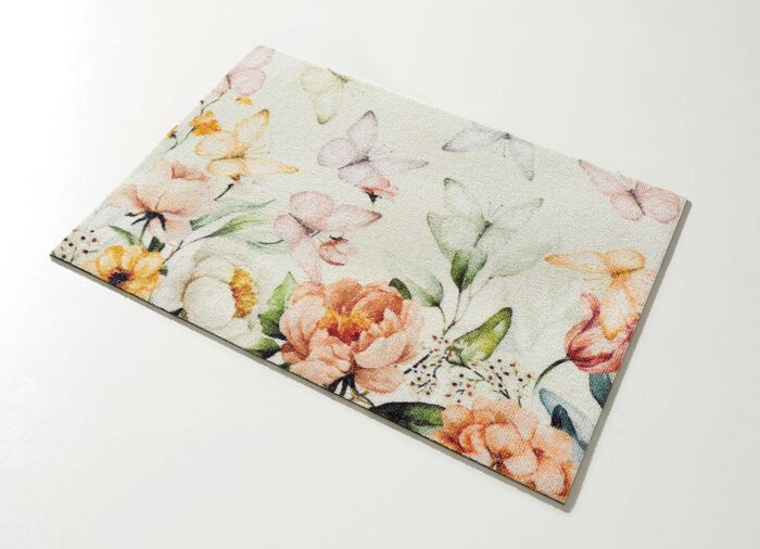 Ansprechende Fussmatte mit Bl&uuml;ten und Schmetterlinge 