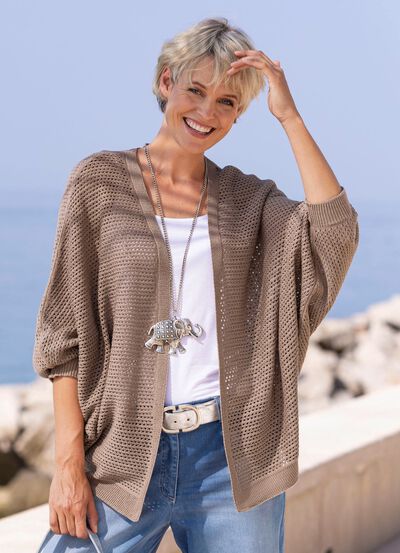 Strickjacke in Fledermausform 