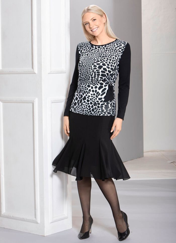 Extravagantes Shirt mit Schmuckring und Schleife 