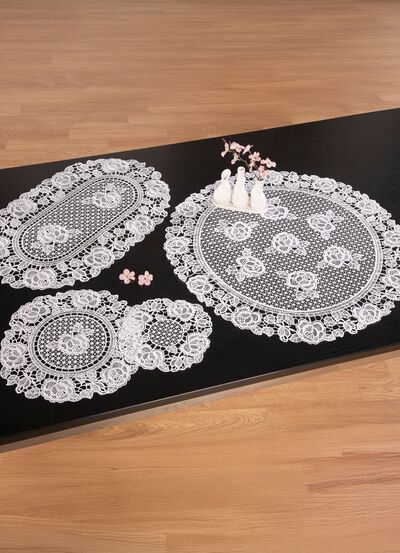 Tischdekoration aus Spitze 