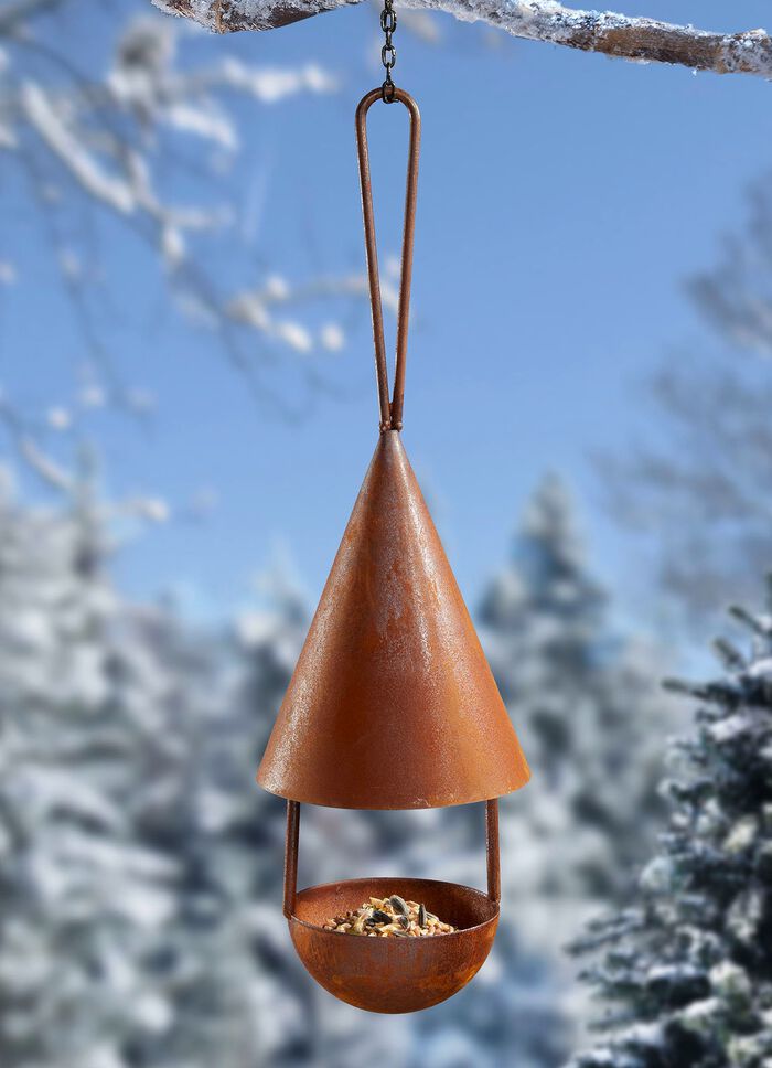 Futterhaus aus gerostetem Metall 