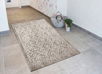 Strapazierf&auml;hige Br&uuml;cken und Teppiche f&uuml;r drinnen und drau&szlig;en 