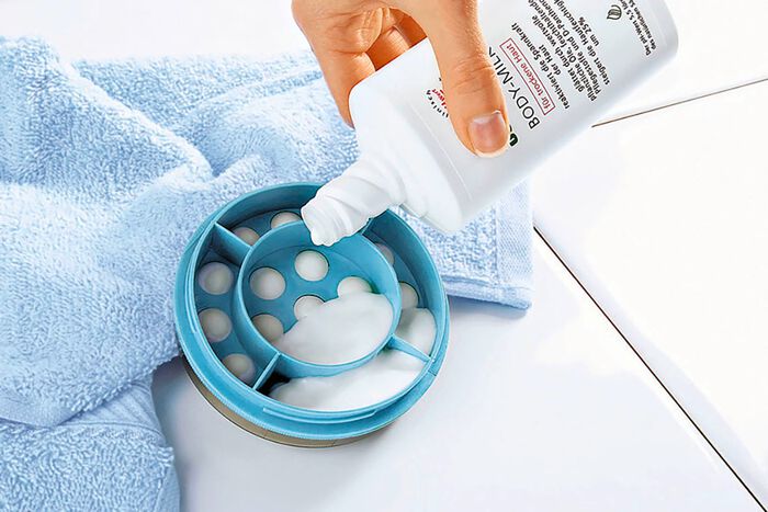 R&uuml;ckencremer mit integrierten Rollen 