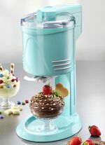 Softeismaschine im nostalgischen Retro-Design MINT