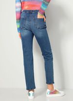 Jeans mit floraler Stickerei 