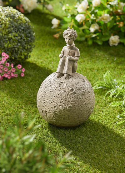 Der Kleine Prinz auf Mondkugel 