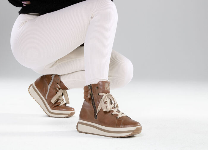 Rieker, trendige Damen-Boots, Winterschuhe, mit herausnehmbarem Fußbett BRAUN