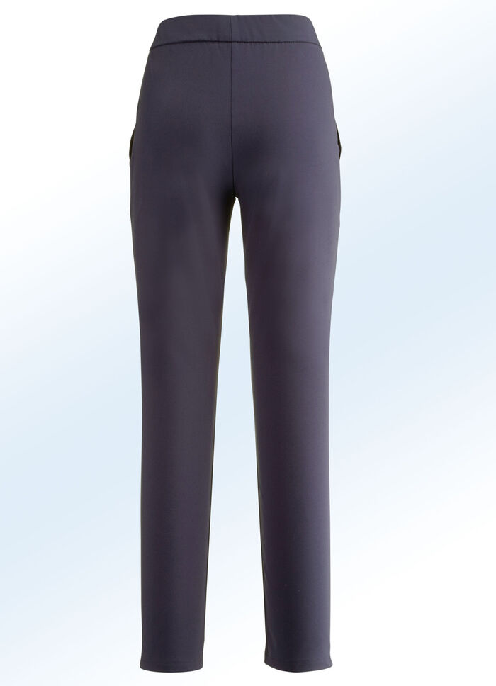 Sportive Hose in aktueller Knöchellänge MARINE