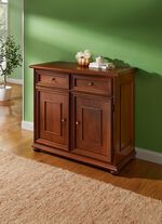 Teilmassive M&ouml;belserie mit Metallkn&ouml;pfen 