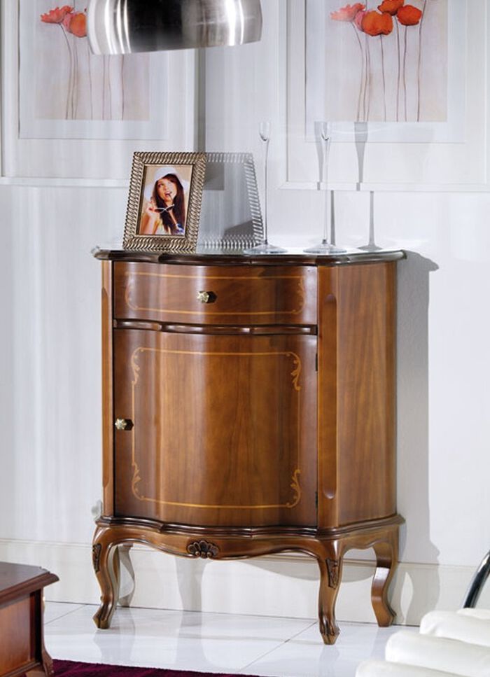 Kommode mit Intarsien-Arbeiten an den Fronten 