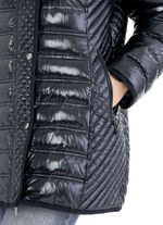 Jacke mit verschiedenen Steppvariationen 