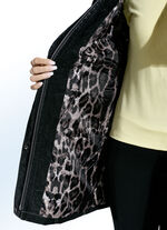 Longjacke mit modischem Dessin in Pixel-Optik