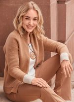 Strickjacke mit gr&ouml;&szlig;eren Taschen 