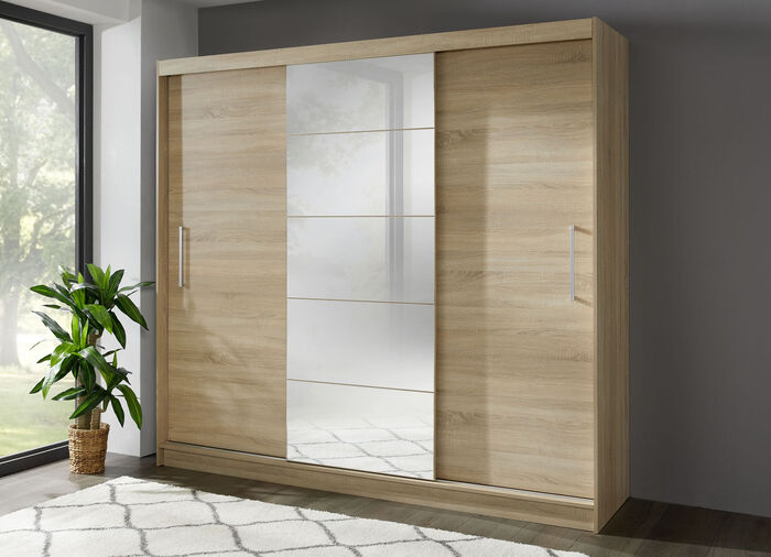 Durchdachter Schwebetürenschrank mit Spiegelfront