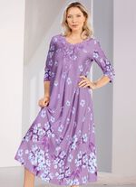 Nachthemd von "Laurina" mit Motivspitze am Ausschnitt 