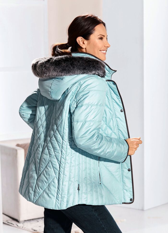 Jacke mit figurfreundlicher L&auml;ngssteppung seitlich 