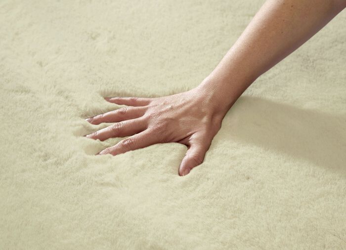 Br&uuml;cken und Teppiche f&uuml;r ein Gef&uuml;hl wie auf Wolken BEIGE