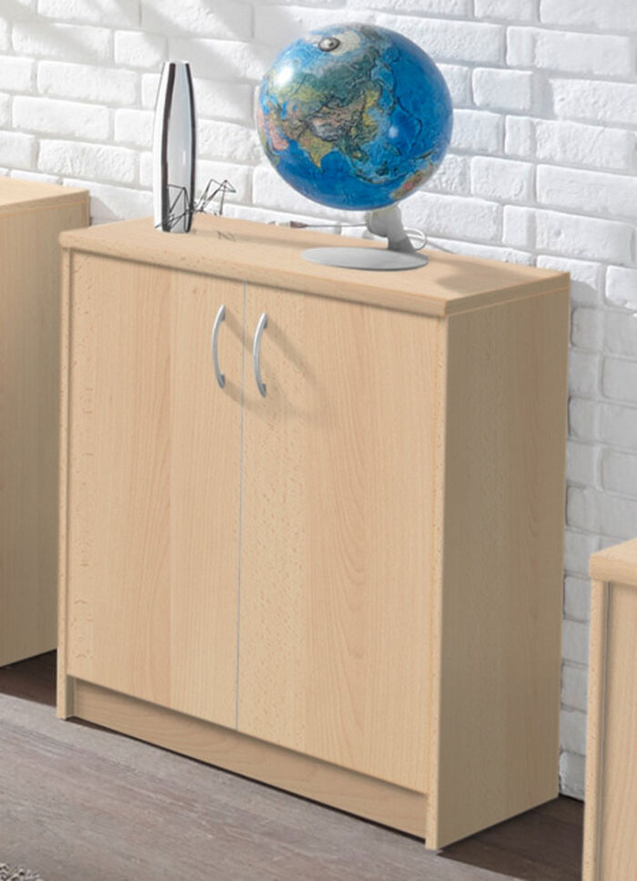 Kombifreundliche Kommode mit silberfarbenen Griffen BUCHE