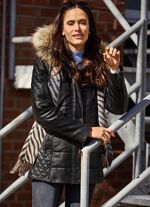 Lederjacke mit abtrennbarer Kapuze 