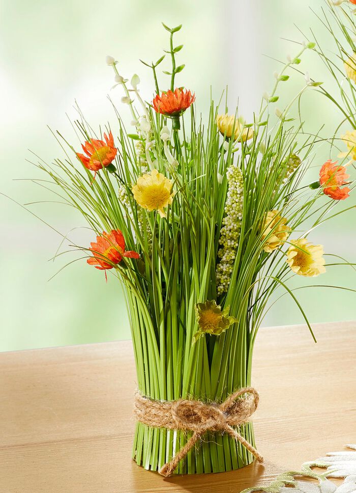 Fr&uuml;hlingsstrauss in nat&uuml;rlichen Farben 