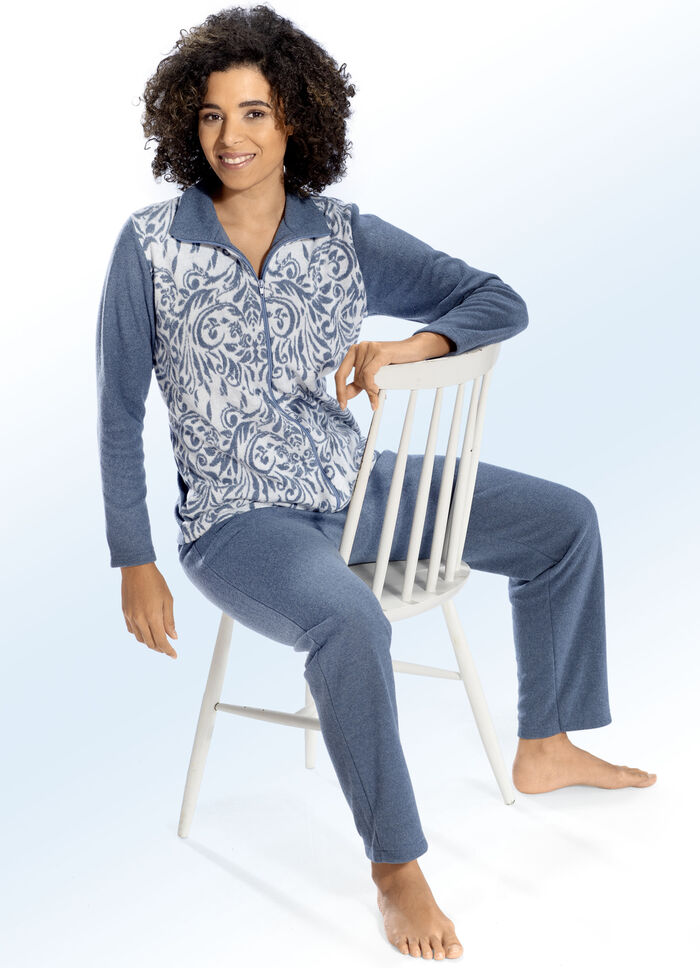 Hausanzug mit farblichem Einsatz 