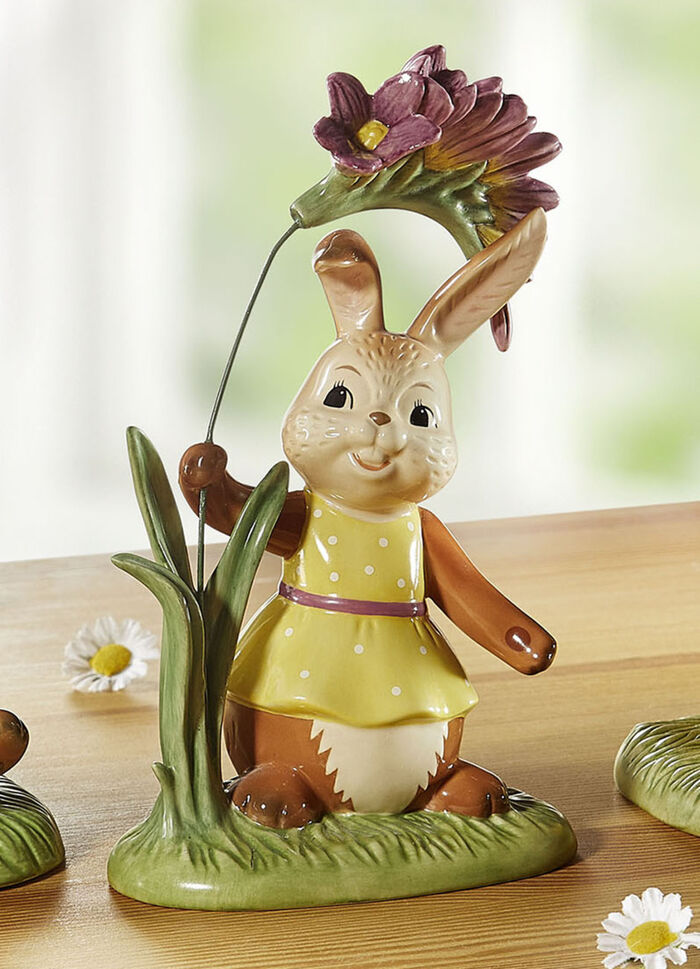 Hasen mit frühlingshafte Blumen aus Feinsteingut BUNT