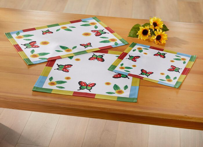 Bunte Tisch- und Raumdekoration 